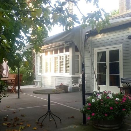Bed and Breakfast Irongate Retreat Хейстингс Экстерьер фото